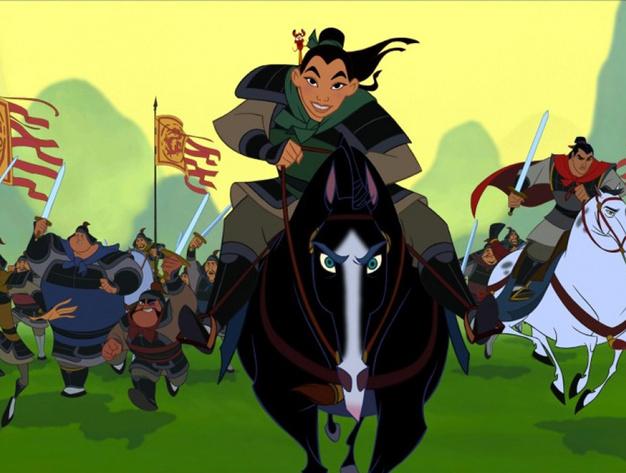 Héroïne Disney, elle fonce à cheval au milieu des autres combattants.